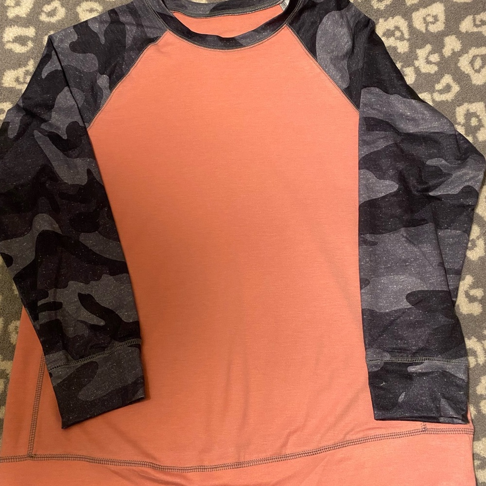 Cute camo sleeved tunic 💕